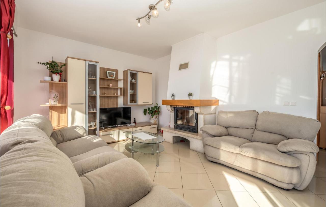 Nice Apartment In Crikvenica With House Sea View Zewnętrze zdjęcie